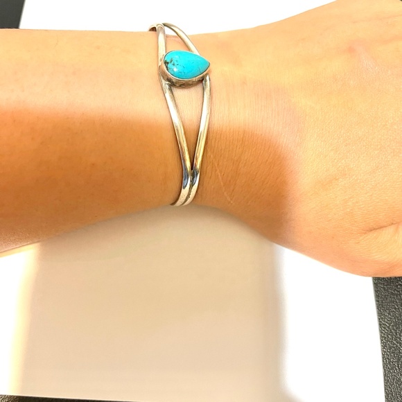 Exquisite Native American Sterling Silver Turquoise Cuff Bracelet - Signed P. Gu - Picture 2 of 10